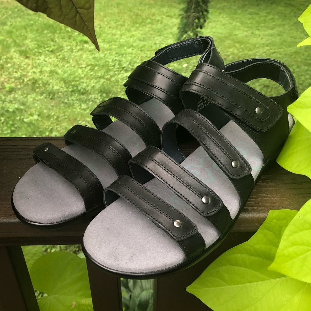 🖤 Strappy Leather Sandals by Propet 🖤